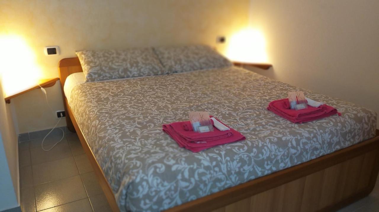 Residence Casa Rosa Джера Ларио Екстериор снимка