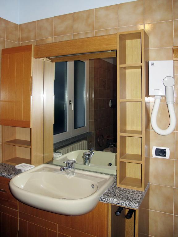 Residence Casa Rosa Джера Ларио Екстериор снимка